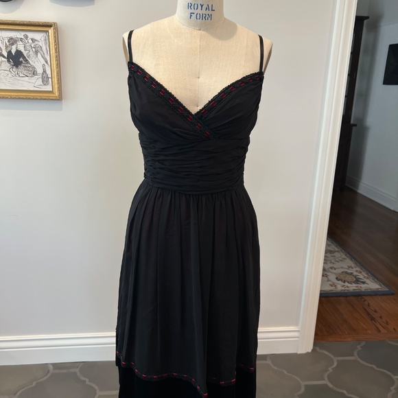 Elegant Black Lined Sphagetti Strap Dress with Red Velvet Accents - Picture 5 of 7
